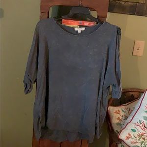 Grey umgee cold shoulder shirt.
